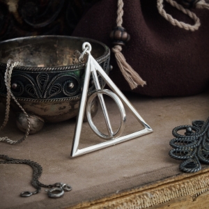 Merchandise Deathly Hallows Necklace Harry Potter School Of Magic