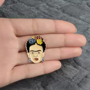 Pin Frida Kahlo Artist enamel brooch Idolstore - Merchandise and Collectibles Merchandise, Toys and Collectibles 2